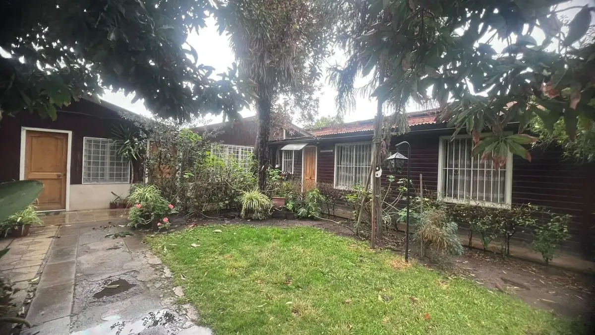 Imagen 2 de 18 de Casa Con Gran Sitio Pasos Sargento Menadier