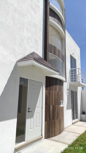 Imagen 2 de 18 de Casa Nueva De Miraflores Ocotlan Tlaxcala Cuatro Recamaras Y Roff Garden Est. 4 Coches Una Recamara Master En Planta Baja Y Tres En Planta Alta La Recamara Principal Con Baño Y Terraza