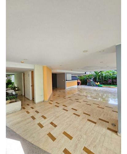Apartamento En Alquiler 160 M2 - Urb. Campo Alegre
