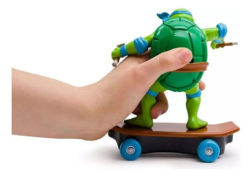 Tortuga Ninja Leonardo Con Patineta Skate +3 Funrise