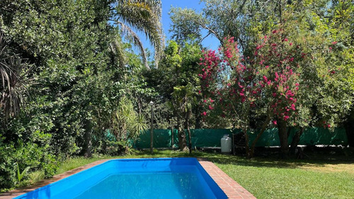 Casa En Venta - 5 Dormitorios 3 Baños - 1200mts2 - La Plata