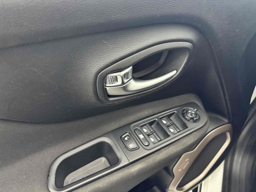 Jeep Renegade 1.8 16V FLEX LONGITUDE 4P AUTOMÁTICO