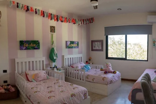 Casa En Venta Con Paneles Solares En Privada Kinish, Cholul.