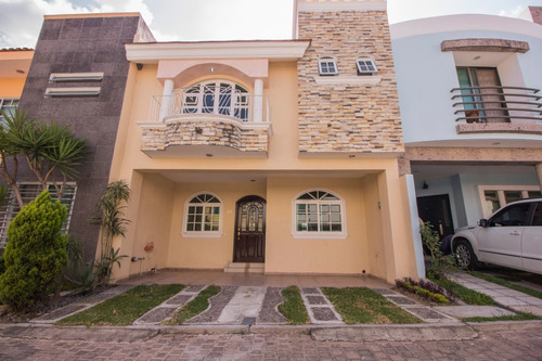 Casa En Renta En Valdepeñas, Zapopan.