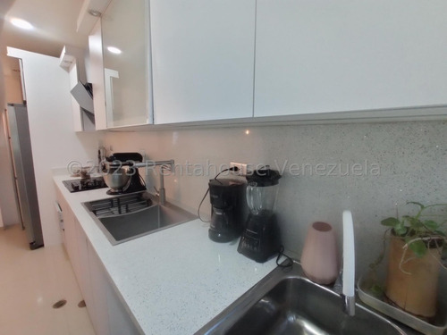 Moderno Apartamento En Venta Concepto Amerciano Remodelado Conjunto Privado Las Carolinas Turmero Vigilancia Pozo Estef 24-3492