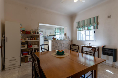 Casa A La Venta En Hipolito Yrigoyen 1182 Lujan Centro