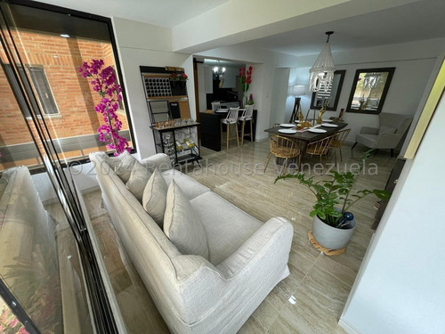 Las Esmeraldas !! En Venta Totalmente Amoblado, Equipado Y Actualizado Hace 3 Meses, 201 M2, 3 Hab., 4 Baños, 2 Pe. Impecable Conjunto Residencial, Piscina, Parrillera, Cancha Tenis, Gimnasio.