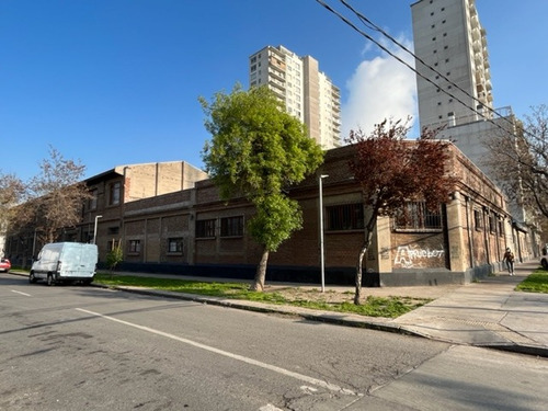 Gran Propiedad Comercial En Arriendo