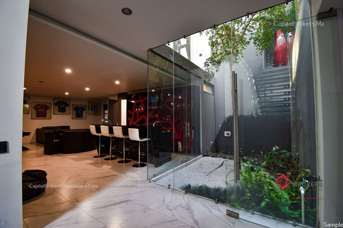 Casa En Venta De Lujo Con Alberca Colinas De San Javier