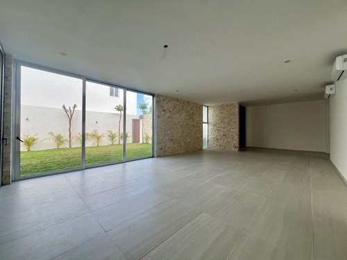 Casa En Venta En Merida, Privada El Origen, Mod 659 Con Alberca