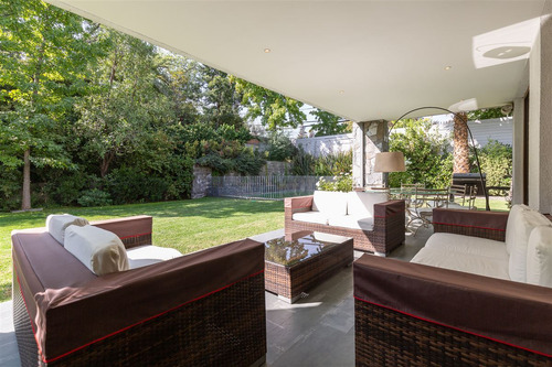 Casa En Arriendo De 5 Dorm. En Las Condes