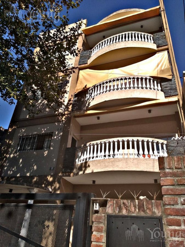 Piso De 4 Ambientes , Con Cochera En Quilmes.