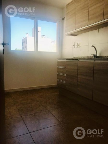 Se Vende Con Renta Penthouse 2 Dormitorios. Centro. Garajes Opcionales.