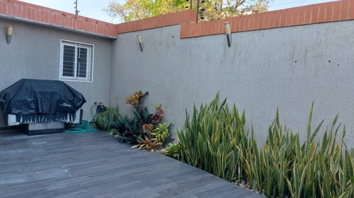 Imagen 20 de 30 de Townhouse En Venta Valles De Camoruco, Remodelado, Isomar Gubaira Remax Cod15614