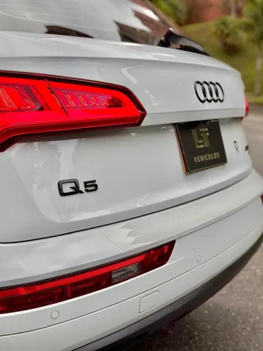 Audi Q5 TFSI QUATTRO BLACK