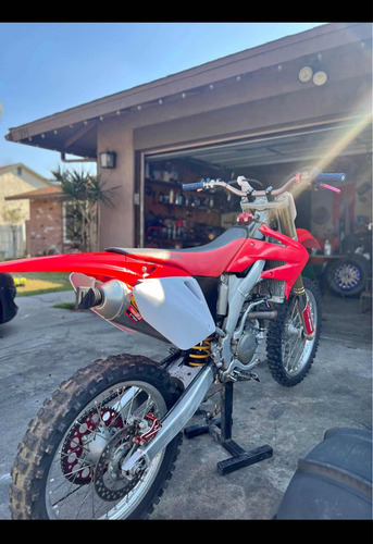 Si Buscas Poder En La Motocross Honda Crf250r Lo Encontrarás