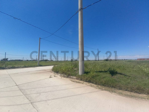 Century 21 Vende, Lote En Zona Sur, Interno, El Mismo Consta De 252.4 M2, Dentro Del Barrio Smata...