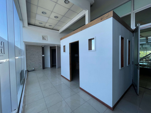 Comercial Villa Alemana Con Estacionamiento Para Clientes
