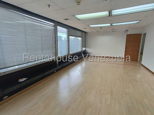 Oficina En Alquiler En Campo Alegre Mls 25-17676 Yf