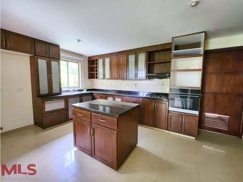 Muy Tranquila Con Muy Buenos Espacios(mls#240552)