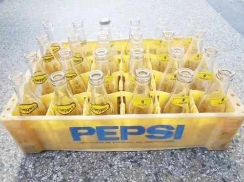 Gavera Pepsi Con Viejas Botellas De Soda Aguakina Schweppes