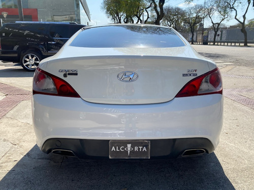 Hyundai Genesis 2.0 Coupe T 2011