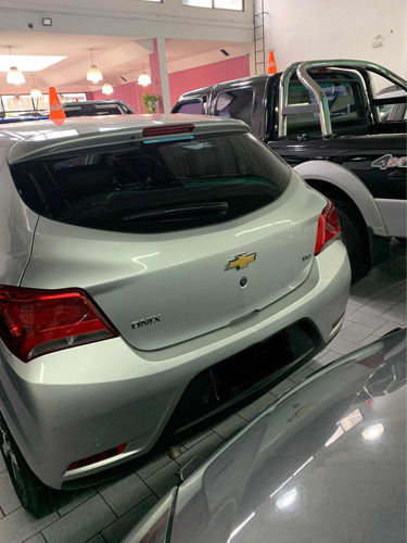 Imagen 5 de 11 de Chevrolet Onix 2018 1.4 Ltz 98cv