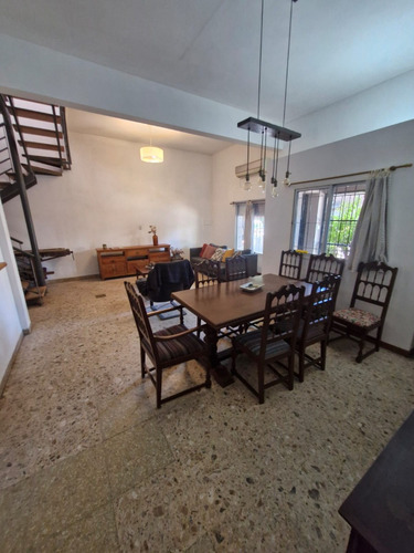 Muy Buena Casa Ph 3 Dormitorios 2 Baños, Garaje, Patio Y Terraza