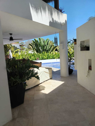 Villa De Lujo En Venta Pegada A La Playa, Kovay Gardens