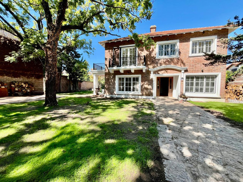 Lindisima Casa En Alquiler En Acassuso, Barrio Parque Aguirre, 4 Dormitorios, Dependencia