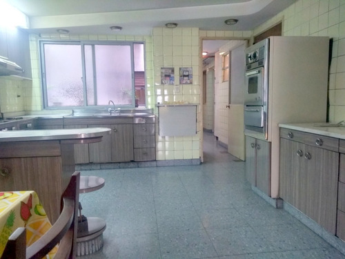 Imagen 9 de 30 de Departamento De 6 Ambientes Con Espacio Guardacoche Y Baulera En Venta En Caballito