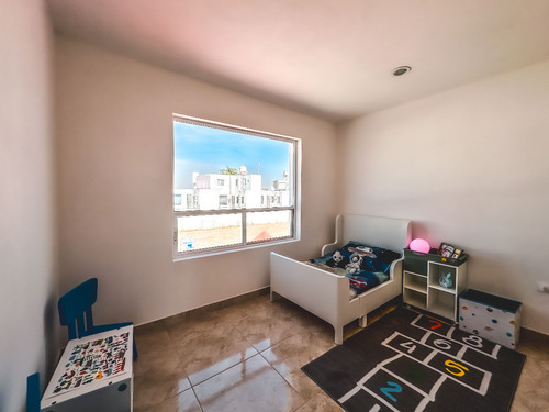 Casa De 3 Recámaras En Fraccionamiento En Venta, A 4 Minutos De Periférico Y 6 De Plaza San Diego