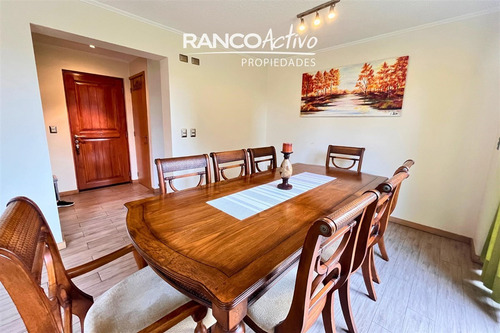 Casa En Venta En Los Arrayanes, Isla Teja Sur, 3 Niveles