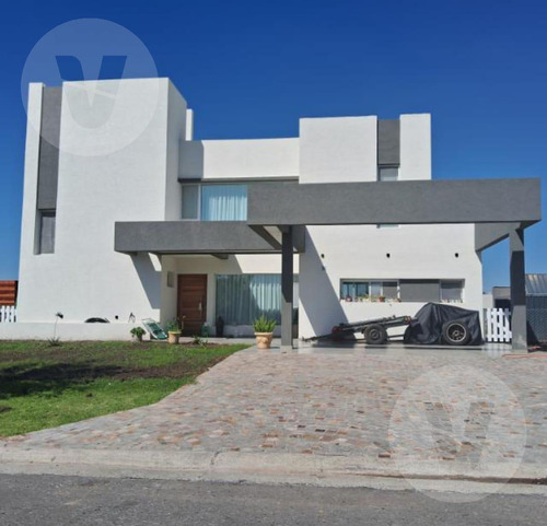 Casa En Venta Con Renta - Canning, Barrio Santa Ines