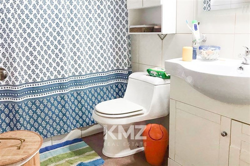 Casa En Venta De 8 Dorm. En La Florida