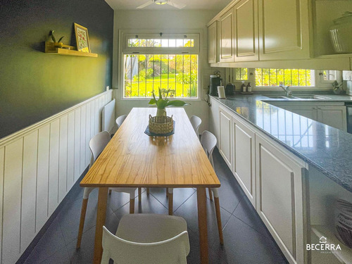 Imponente Chalet De Estilo Clásico En Parque Johnston - Venta En Hurlingham