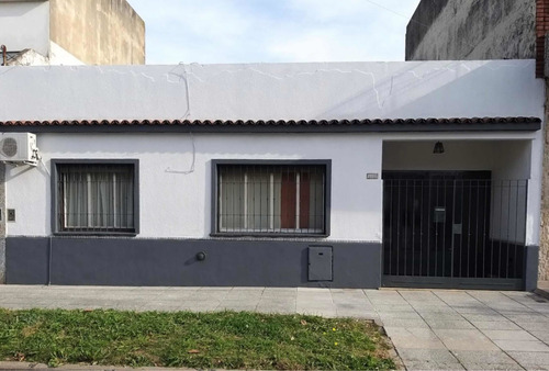 Casa En Venta 4 Ambientes Amplios, Jardin, Pileta, Terraza, Cochera Para 2 Autos