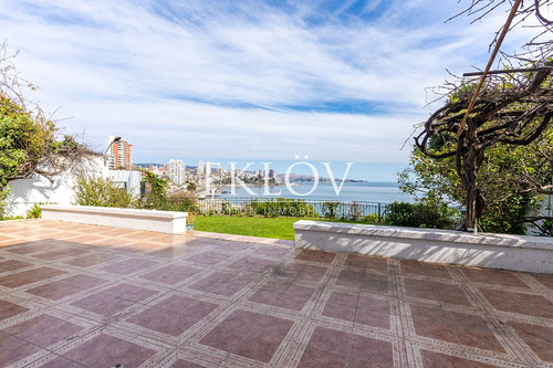 Mansión De Estilo Francés Con Vista Panorámica Al Mar