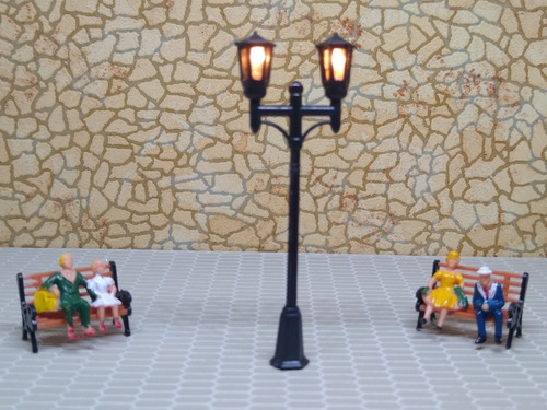 Imagen 8 de 9 de Nico 2 Farolas D Estilo 65 Mm C/lampara Plastico H0 (eih 22)