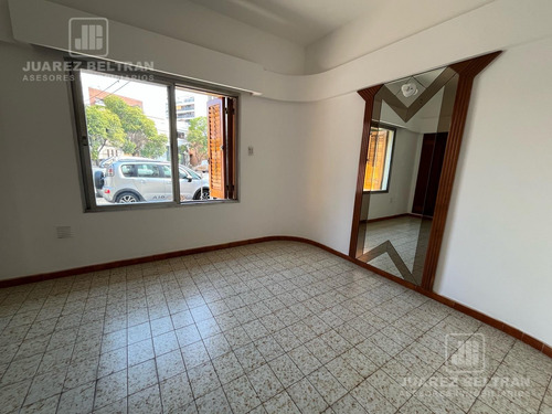 Local En Alquiler - Barrio General Paz - Esquina Con Terraza!