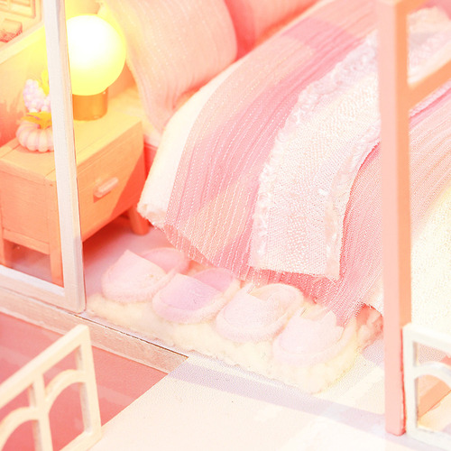 Casa De Muñecas En Miniatura De Bricolaje Con Muebles Y Luce