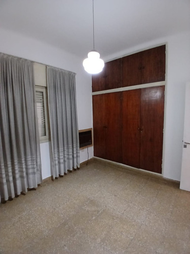 ¡tu Nuevo Hogar Ideal! Casa De 3 Dormitorios Con Amplios Espacios, Cochera Para 2 Vehículos Y 2 Patios Lista Para Escriturar
