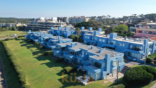 Imagen 17 de 19 de Apartamento En Alquiler De 2 Dormitorios En Frente Al Mar