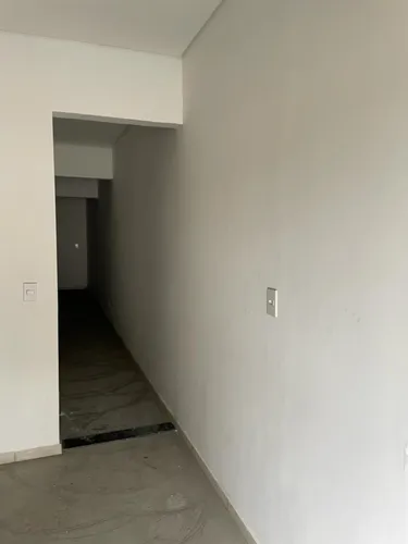 Sobrado Novo - 3 Suítes - 2 Vagas De Garagem - 5 Banheiros - Terraço Com Churrasqueira.
