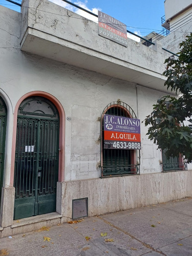 Ph Sobre Avenida De 6 Ambientes Con Destino Comercial