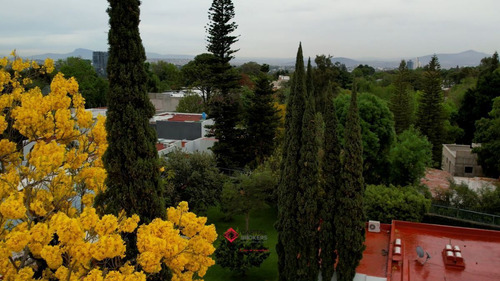 Casa De Lujo Con Alberca En Venta En Colinas De San Javier Villa Universitaria