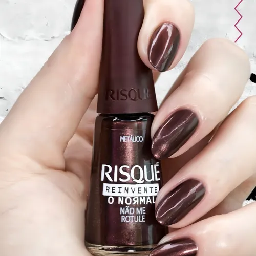 Esmalte Risque No Me Etiquetes Nueva Colección Reinvente Lo Normal Color Marrón Metálico