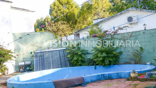 Oportunidad Inversión Venta De Propiedad Para Renta Con 3 Viviendas Ya Alquiladas En Las Toscas Sur : Casa Principal Al Frente Con 3 Dormitorios, Piscina, Más Un Edificio Al Fondo Con Dos Apartamentos