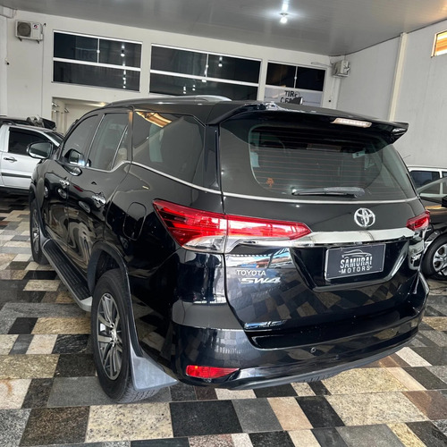 Toyota Hilux SW4 2.8 SRX 4X4 7 LUGARES 16V TURBO INTERCOOLER DIESEL 4P AUTOMÁTICO