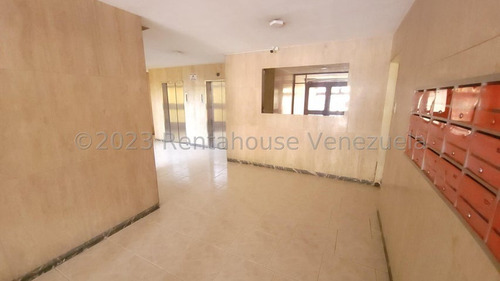 Apartamento En Venta. Montalban Ii. 24-10011